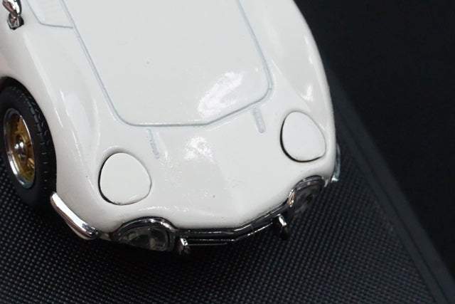 1:43 EBBRO 43104 Toyota 2000GT White model cars