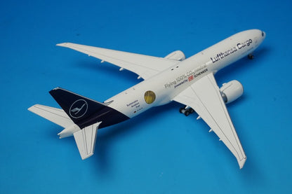 1:400 B777F Lufthansa Cargo Sustainable Fuel-Powered by DB Schenker D-ALFG 562799 Herpa