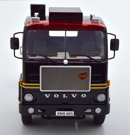 RK180064 ROAD KINGS 1:18 Volvo F88 1978 JPS Team Lotus with Union Jack