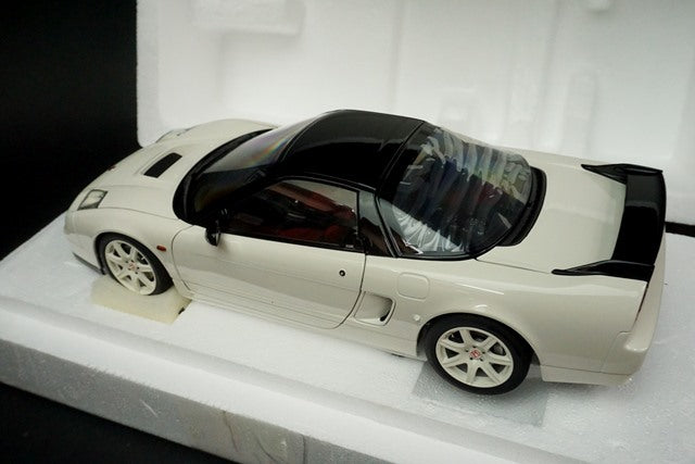 1:18 AUTOart 73219 Honda NSX-R NA2 Championship White model car