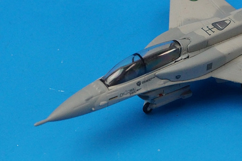 1:200 F-16D United Arab Emirates Air Force UAEAF 551786 Herpa