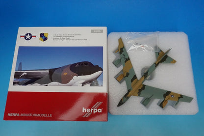 1:200 B-52G Stratofortress USAF 72d Strategic Air Command SAC Andersen Air Force Base 559294 Herpa airplane model