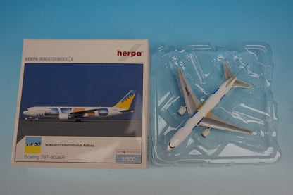 1:500 B767-300ER AIR DO Hokkaido JA01HD 504379 Herpa airplane model