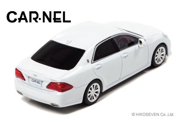 CN431007 CAR-NEL 1:43 Toyota Crown Royal Saloon G GRS202 2010 White Pearl