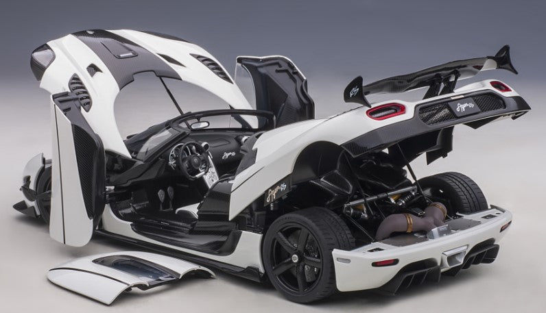 79021 AUTOart 1:18 Koenigsegg Agara RS White/Carbon Black model car