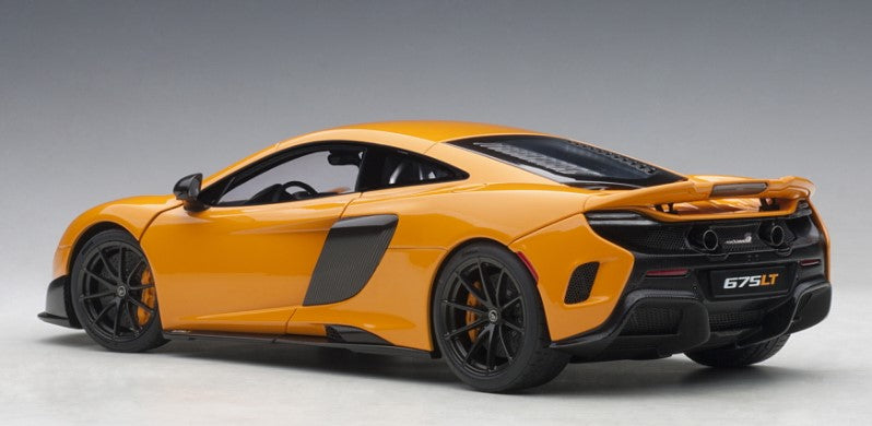 76048 AUTOart 1:18 McLaren 675 LT Orange model car