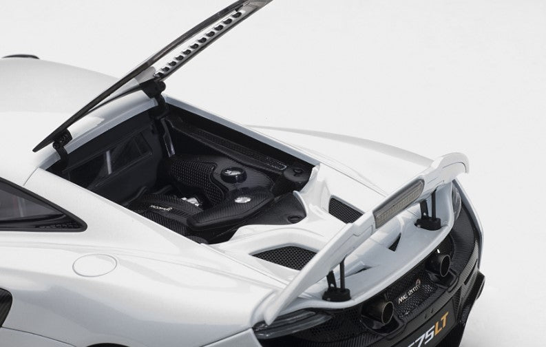 76046 AUTOart 1:18 McLaren 675 LT Metallic White model car