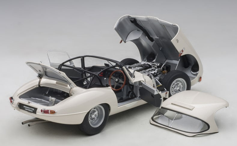 73649 AUTOart 1:18 Jaguar Lightweight E Type White model cars