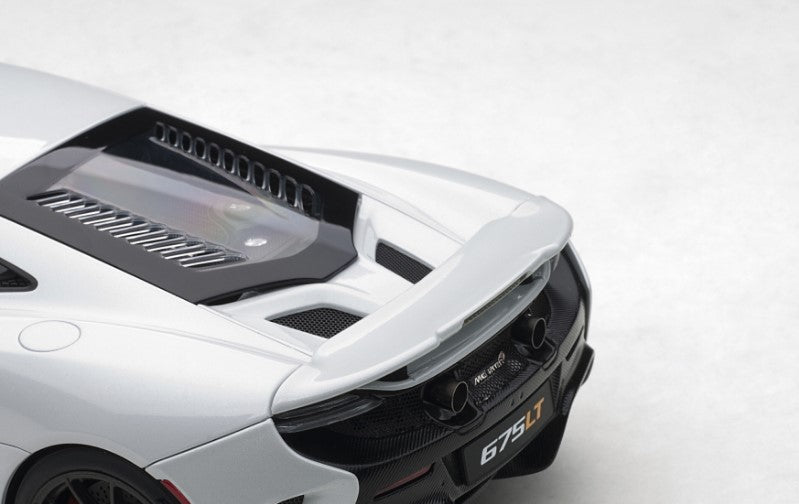 76046 AUTOart 1:18 McLaren 675 LT Metallic White model car