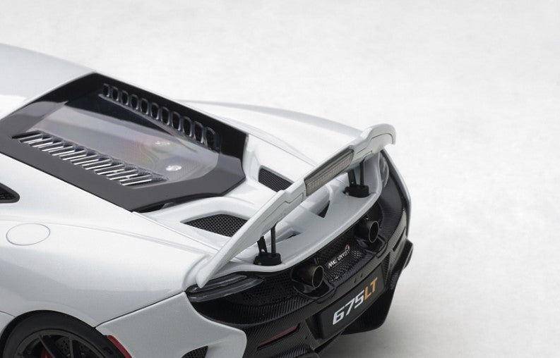 76046 AUTOart 1:18 McLaren 675 LT Metallic White model car