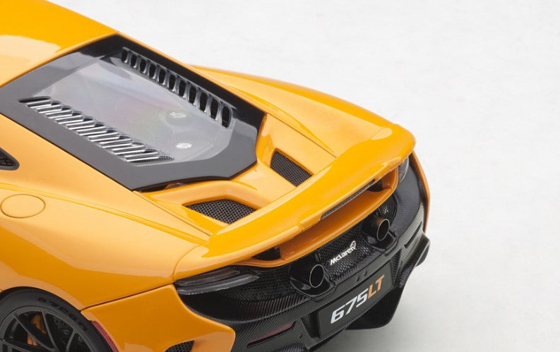 76048 AUTOart 1:18 McLaren 675 LT Orange model car