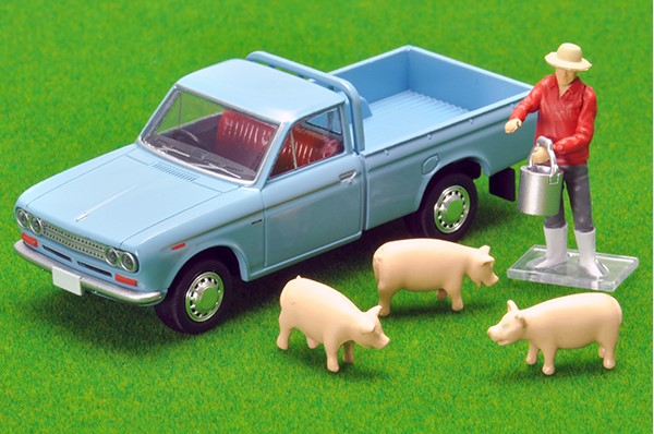 LV-195b TOMYTEC Tomica Limited Vintage 1:64 Datsun Truck 1500 Deluxe Light Blue with Figure