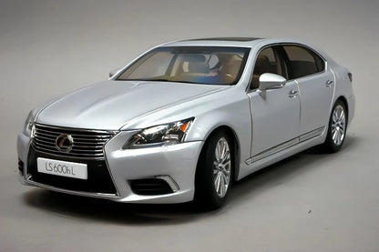 1:18 AUTOart 78841 Lexus LS600hL Sonic Silver