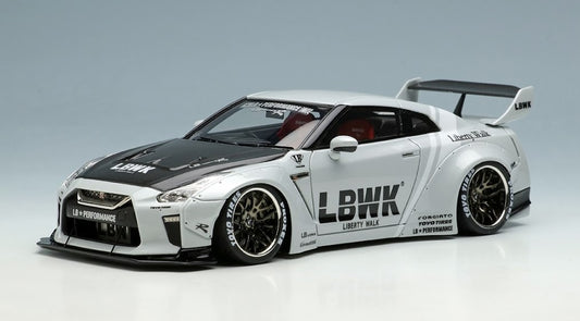 LB015B MakeUp EIDOLON 1:43 Nissan LB WORKS R35 GT-R Type 1.5 LB Shilhouette Wing Metallic White/Black Stripe