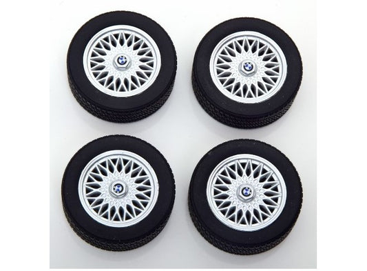 KKDCACC030 KK scale 1/18 BMW E30 wheels and tyres set 17” Black/Silver