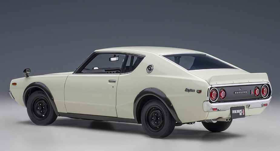 77472 AUTOart 1:18 Nissan Skyline 2000 GT-R (KPGC110) Kenmeri White