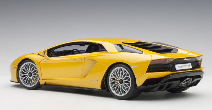 79132 AUTOart 1:18 Lamborghini Aventador S Metallic Yellow