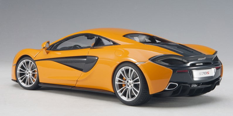 76044 AUTOart 1:18 McLaren 570S Orange model car