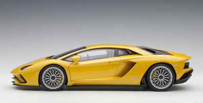 79132 AUTOart 1:18 Lamborghini Aventador S Metallic Yellow