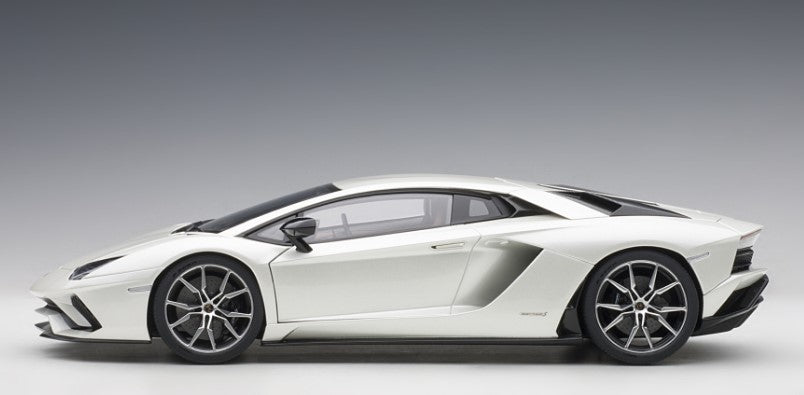 79131 AUTOart 1:18 Lamborghini Aventador S Pearl White model car