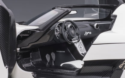 79021 AUTOart 1:18 Koenigsegg Agara RS White/Carbon Black model car