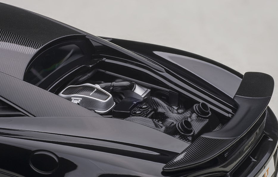 76081 AUTOart 1:18 McLAREN 600LT Black / Carbon Roof