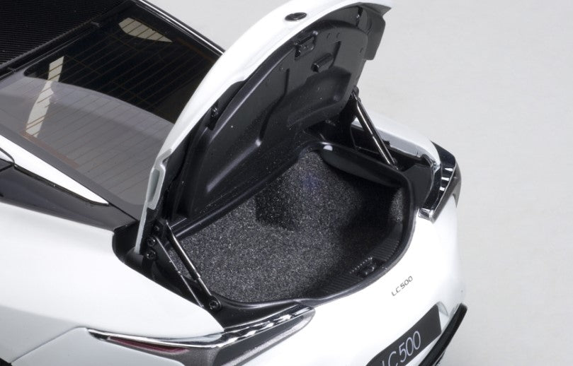 78846 AUTOart 1:18 Lexus LC500 Metallic White interior color / Black