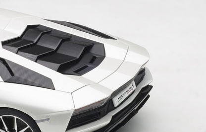 79131 AUTOart 1:18 Lamborghini Aventador S Pearl White model car