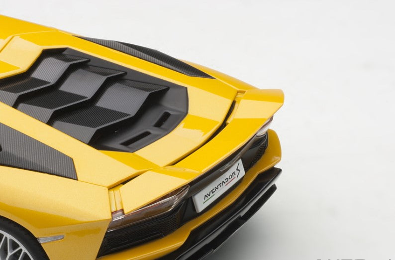 79132 AUTOart 1:18 Lamborghini Aventador S Metallic Yellow