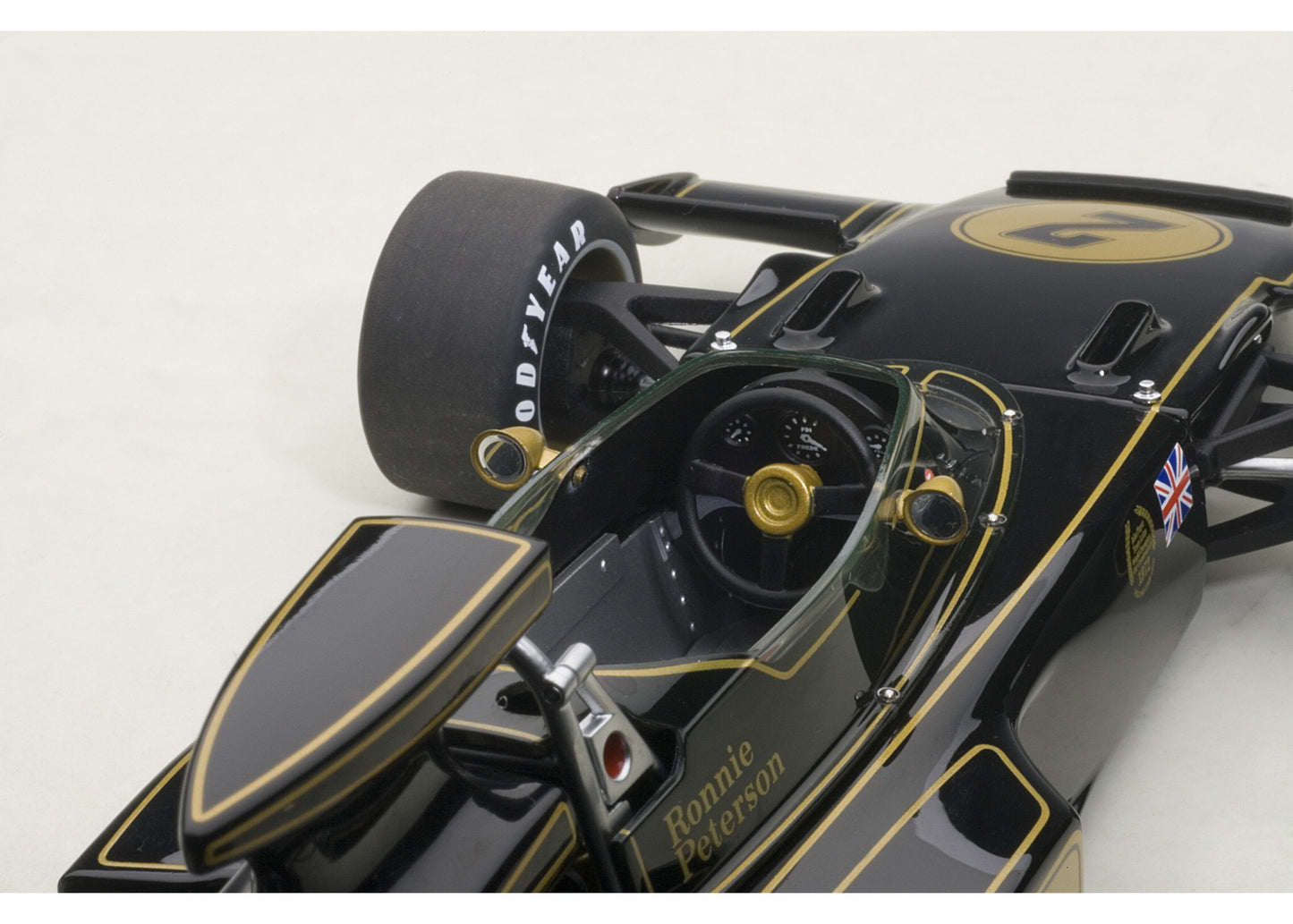 87329 AUTOart 1:18 Lotus 72E 1973 #2 Ronnie Peterson model car