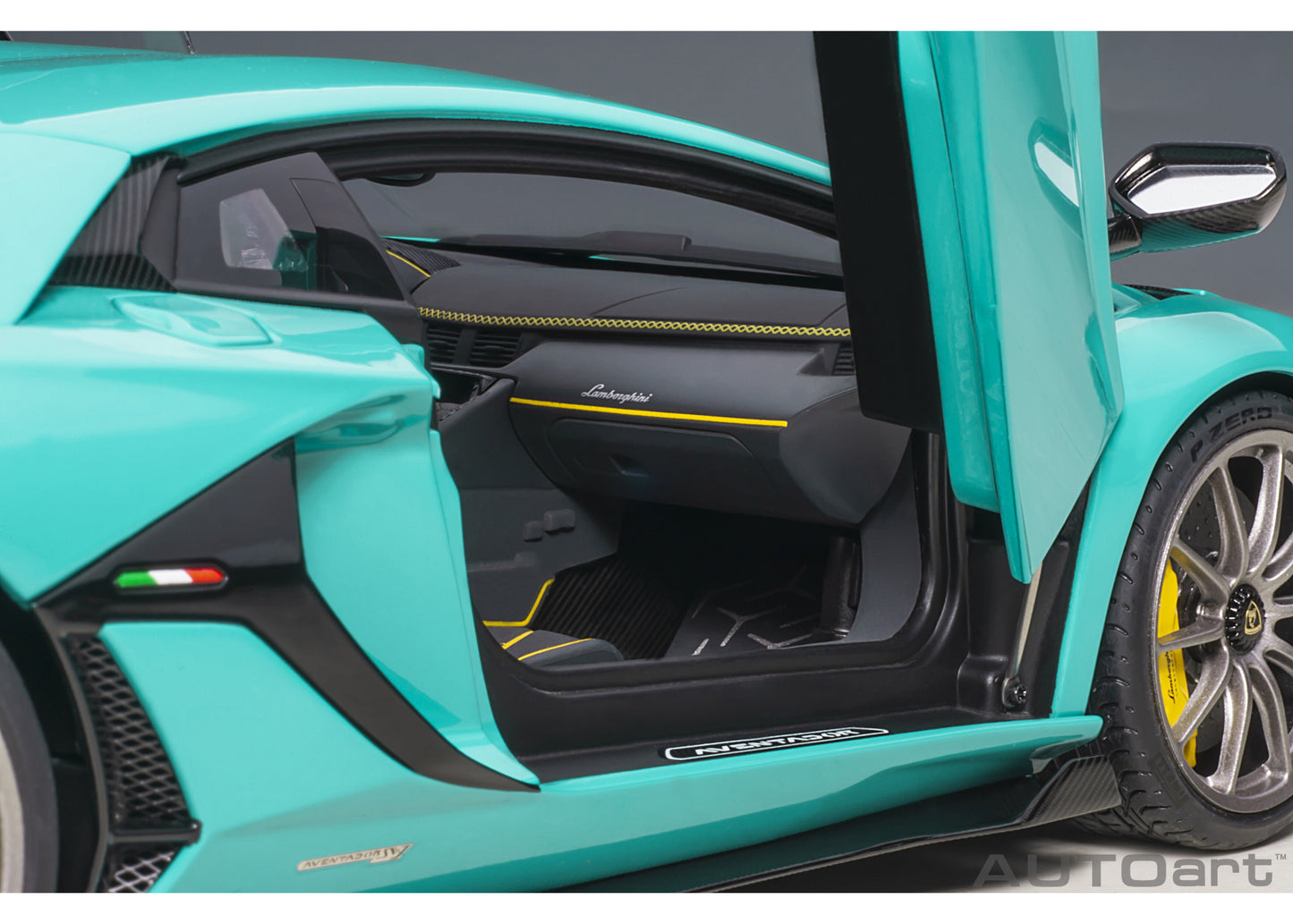 79176 AUTOart 1:18 Lamborghini Aventador SVJ (Turquoise Blue) model car